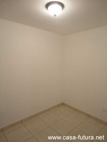 9 DORMITORIO DE EMPLEADA