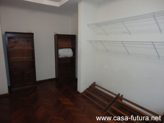 6-Walk in Closet (2)