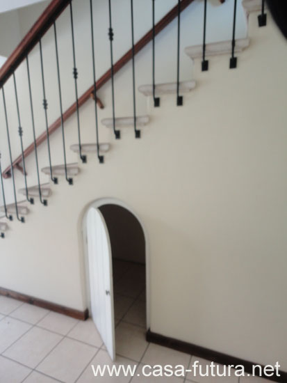 7 BODEGA BAJO GRADAS